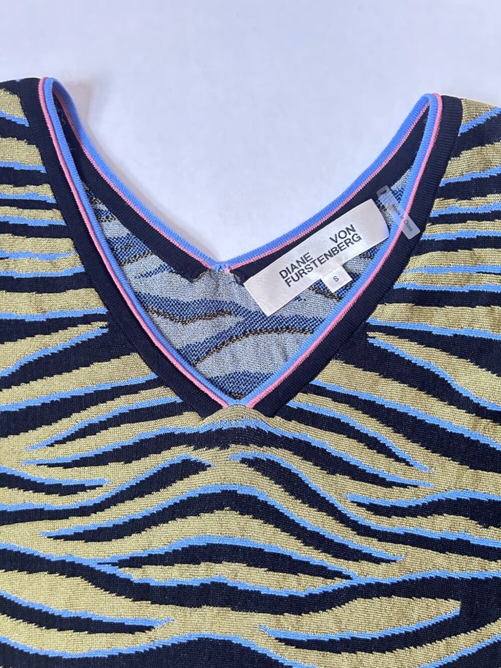 Diane Von Furstenberg Black and Olive Zebra V-Neck Sweater - Picture 5 of 9